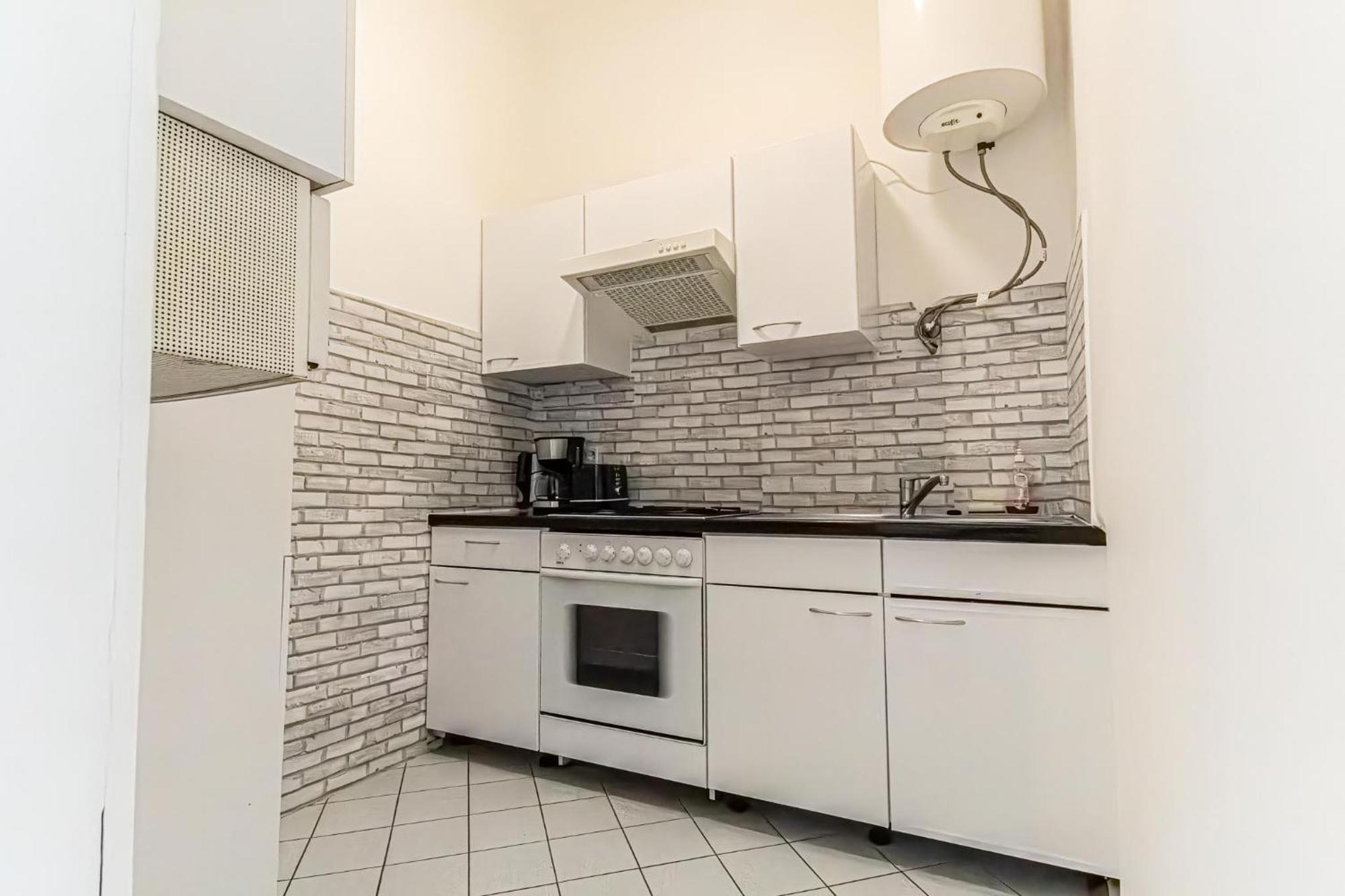 Explore Vienna: 1br Retreat Near Westbahnhof Apartmán